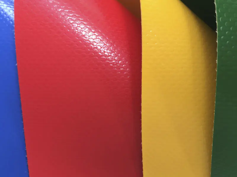1050GSM 1000D30X32 Farebná štruktúra membrány Polyesterová tkanina potiahnutá PVC