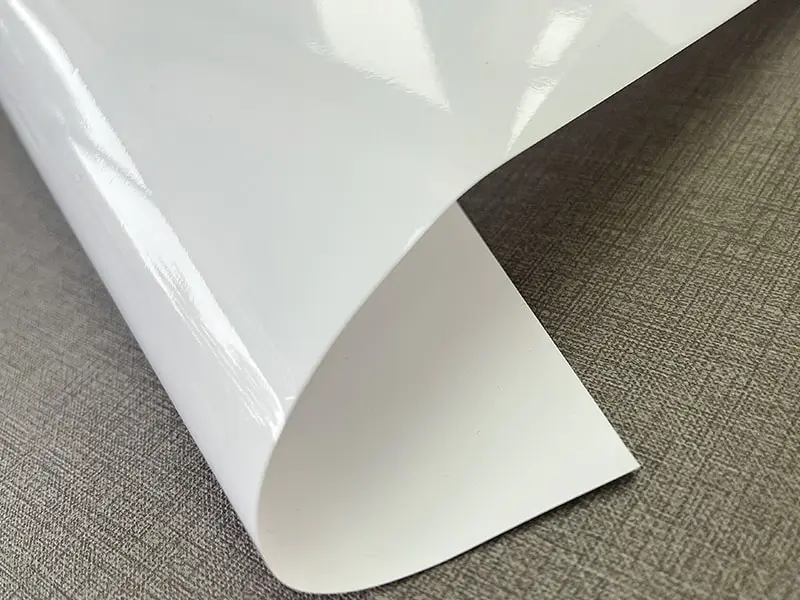 Dekoratívna fólia z PVC s vysokým leskom
